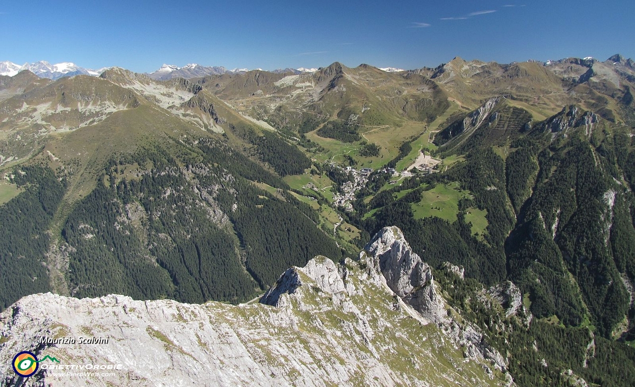 34 Panorama verso la conca di Foppolo....JPG